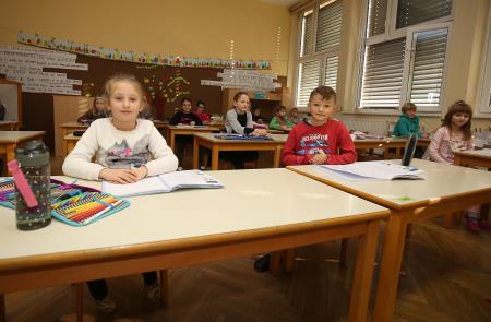 UČENCI V OŠ CERKNICA 02 FOTO LJUBO VUKELIČ